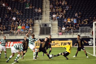 Brian Perk makes a brilliant save against Celtic. (Photo: Nicolae Stoian)