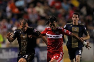 Le Toux watches Moreno pick the best spot to dive