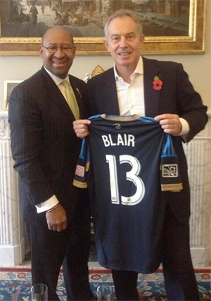 Philadelphia mayor Michael Nutter presents former British prime minister Tony Blair with a Union jersey.