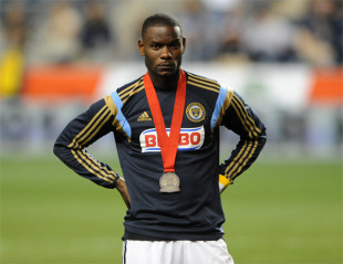 Then again, this photo of Maurice Edu with his second place medal says a bit too. (Photo: Earl Gardner)