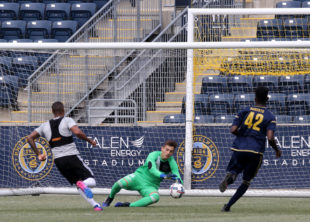 News roundup: Union and Steel play tomorrow, Romero earns honors and Arsenal players fight off carjacking