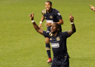 News roundup: Union top of table, Carlos Vela returns, big games across Europe