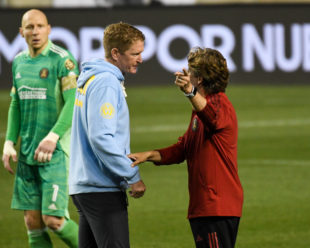 Gabriel Heinze expresses his displeasure with the way he felt the Union played the game. Jim Curtain listens but eventually has enough and puts Heinze in his place.