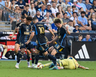 Union players, Flash, Gazdag and Harriel surround the ball bring played by Wiki Carmona on the ground.